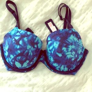 34D Victoria’s Secret bra